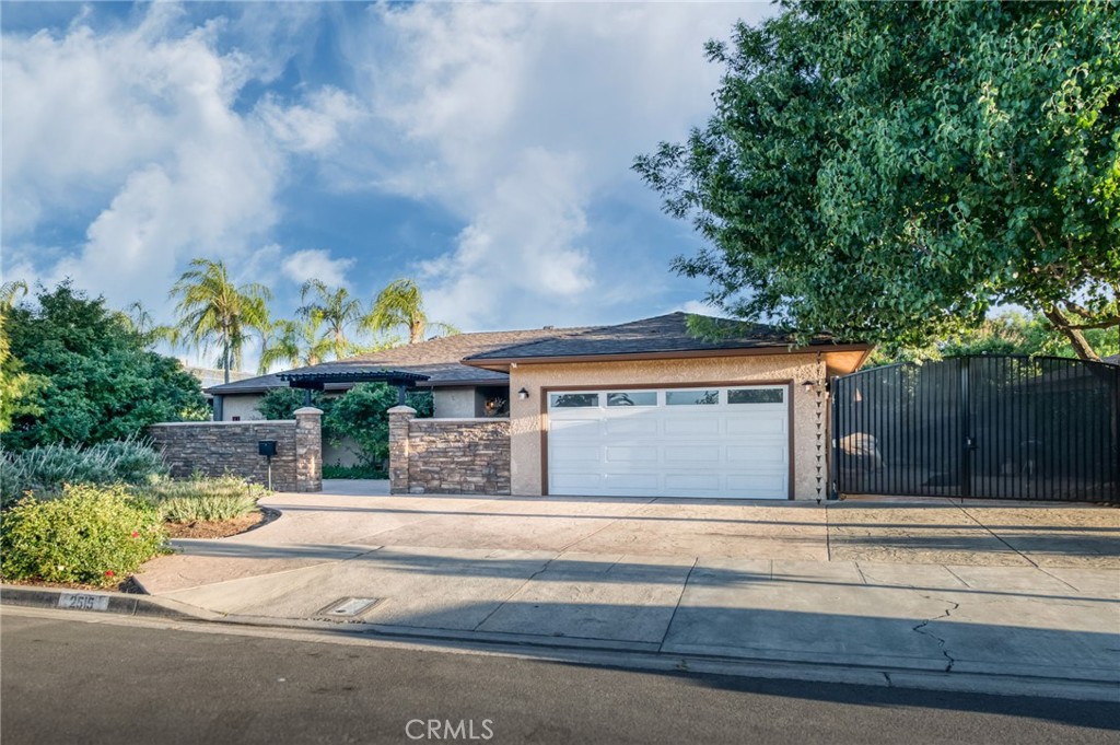 2515 E Los Altos