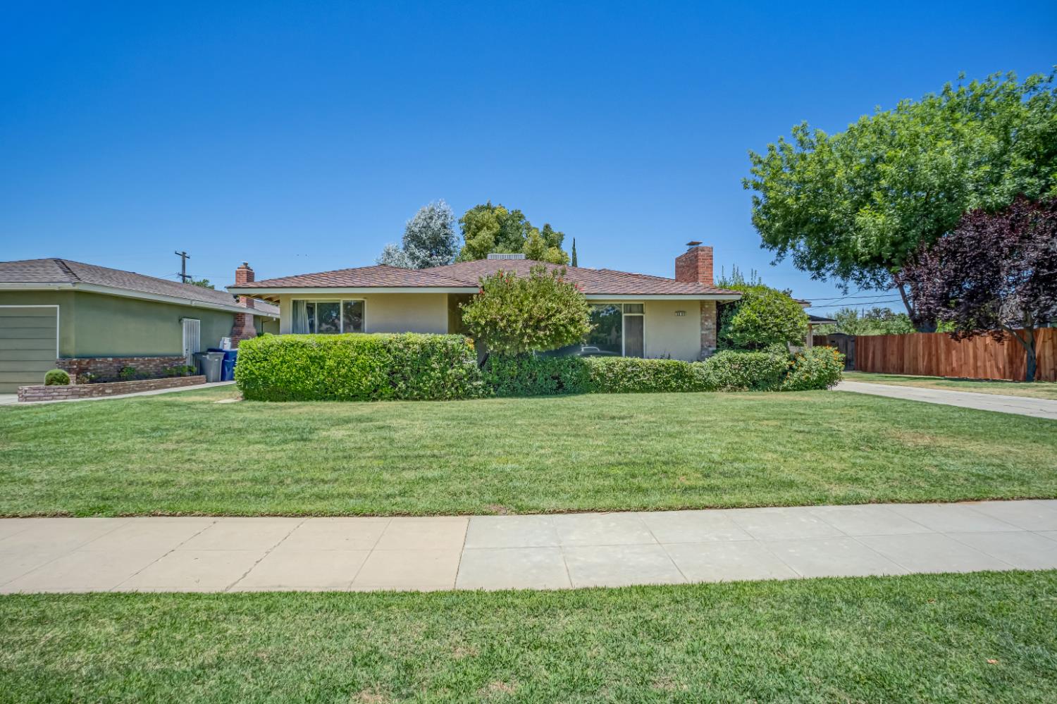 3899 E Lyell